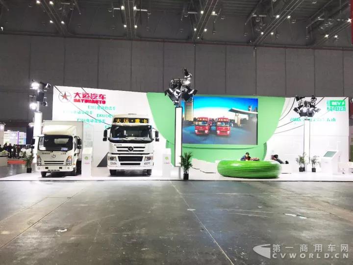 大運新能源純電動汽車亮相中國（上海）工博會.jpg