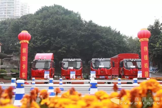 解放J6L 4x2載貨車載譽(yù)而來，山城重慶續(xù)寫傳奇！.jpg