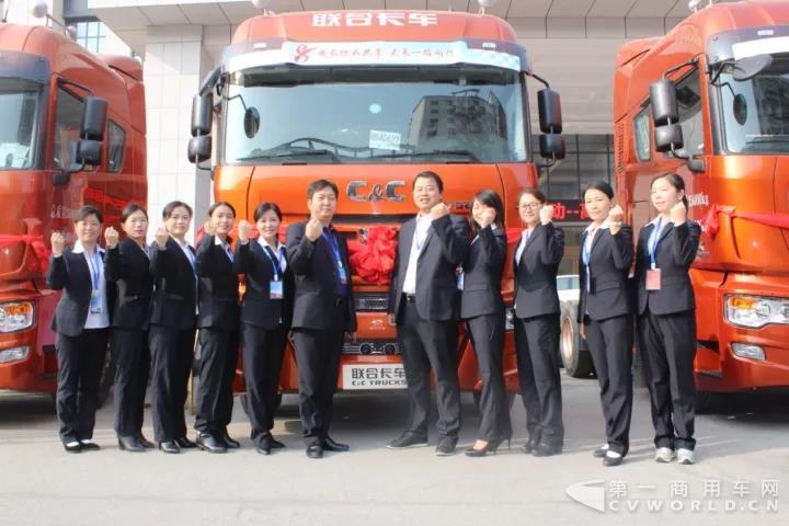 19臺(tái)車訂單順利簽定！“汽運(yùn)之都”用戶鐘愛啥車？.jpg