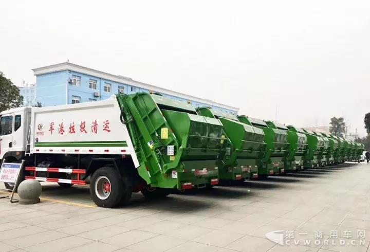 品質(zhì)得到軍隊認(rèn)可！ 一大批東風(fēng)輕卡服役軍港建設(shè)1.jpg
