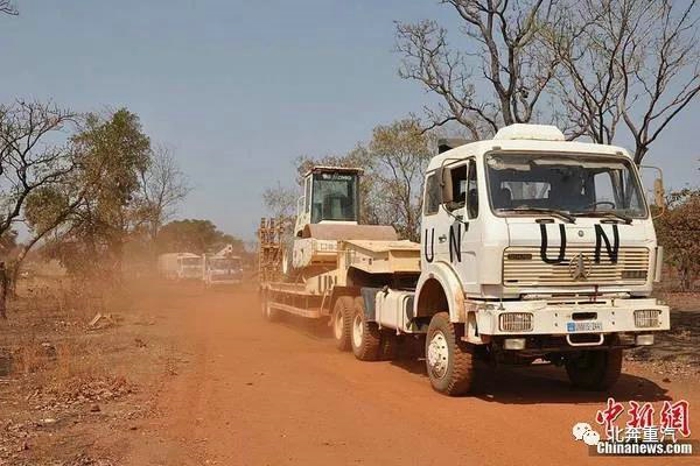 行程1300萬公里，UN北奔運輸車?yán)壤飦喺癸L(fēng)采3.jpg