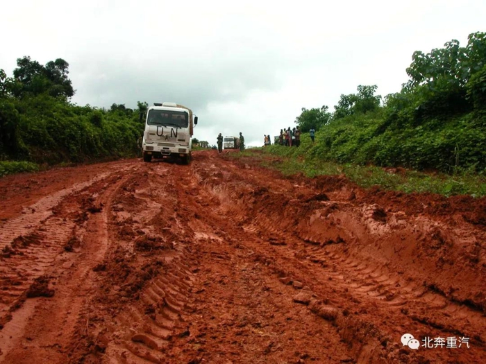 行程1300萬公里，UN北奔運輸車?yán)壤飦喺癸L(fēng)采4.jpg