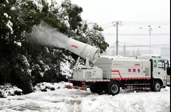 暴雪之后一戰(zhàn)成名！深入了解江淮汽車的除雪多面手.jpg