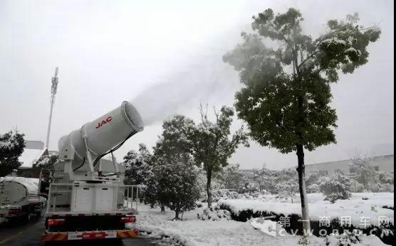 暴雪之后一戰(zhàn)成名！深入了解江淮汽車的除雪多面手1.jpg