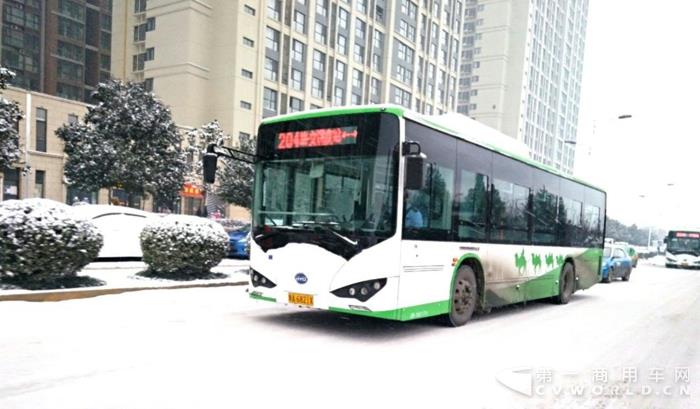 歲暮天寒，比亞迪純電動(dòng)客車(chē)是你回家過(guò)年的堅(jiān)實(shí)依靠2.jpg
