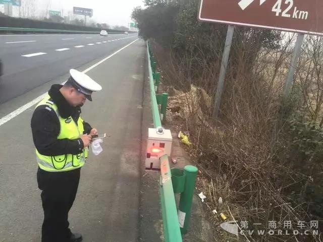 卡友注意，高速交警啟動(dòng)巡邏神器，開(kāi)工第一天就查了50輛車！.jpg