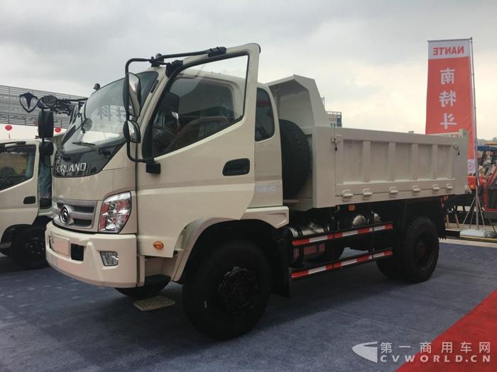 福田時(shí)代汽車(chē)工程車(chē).jpg