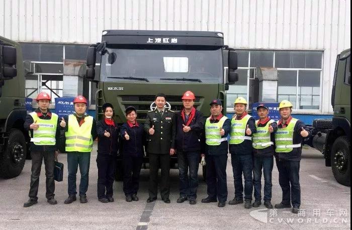 紅巖軍車品質(zhì)過硬獲得軍方肯定.jpg