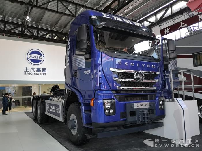 上汽紅巖具備智能網(wǎng)聯(lián)技術的560馬力 6×6全驅大件運輸車22.jpg