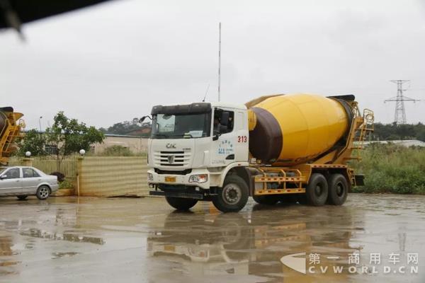 30臺(tái)攪拌車惠州交車，“限時(shí)服務(wù)承諾”為用戶保駕護(hù)航！7.jpg