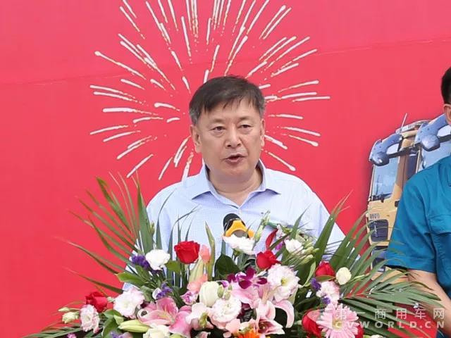中國重汽交付28輛歐Ⅵ香港特區(qū)政府洗街車1.jpg