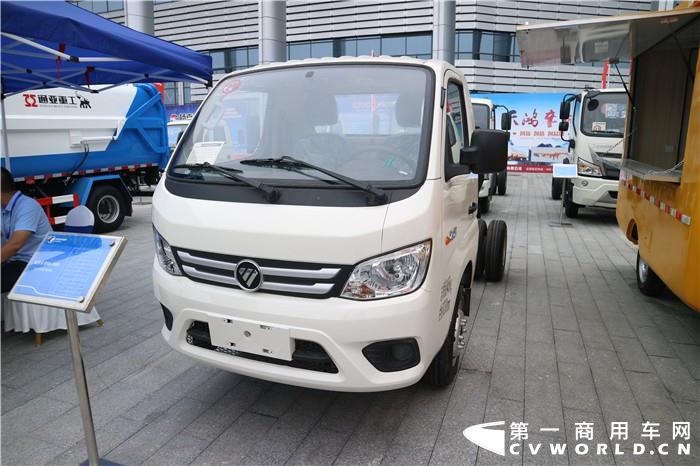9月17日，2019年第十五屆中國（梁山）專用汽車展覽會(huì)在梁山國際會(huì)展中心開幕。本次展會(huì)盛況空前，現(xiàn)場不僅展出了大批專用車，還有相當(dāng)一部分高端牽引車，以及進(jìn)口卡車出現(xiàn)在展館中；此外，因部分城市環(huán)衛(wèi)車輛已經(jīng)開始執(zhí)行國六標(biāo)準(zhǔn)，本屆展會(huì)的國六車型在數(shù)量上相比往年也大有提升。