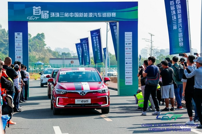 首屆環(huán)珠三角中國(guó)新能源汽車巡回賽發(fā)車儀式.jpg