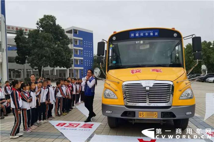 中通客車助力國(guó)盛校車的校園安全知識(shí)講座2_副本.jpg