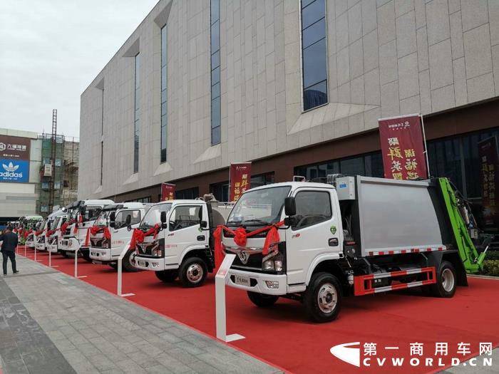 現(xiàn)場(chǎng)展車3.jpg