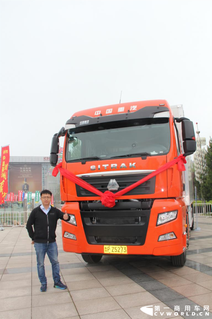 中國重汽冷藏車5.png