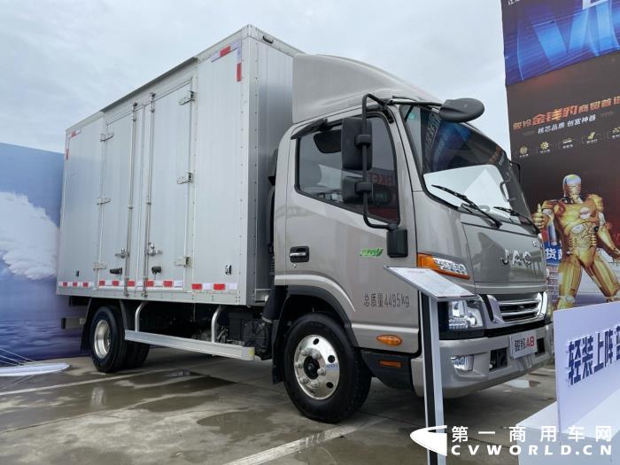 江淮駿鈴藍(lán)牌合規(guī)車(chē)型金剛狼.JPG