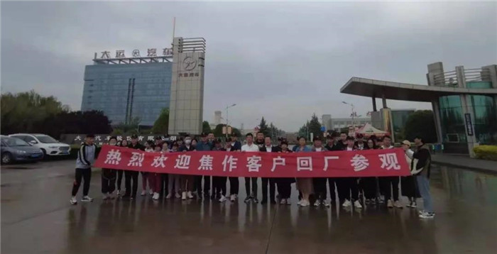 大運(yùn)重卡市場(chǎng)推廣活動(dòng)火熱進(jìn)行 (6).jpg