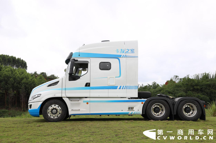 乘龍T7新車(chē)外觀首次曝光.png