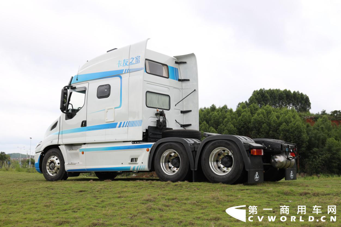 乘龍T7新車(chē)外觀首次曝光2.png