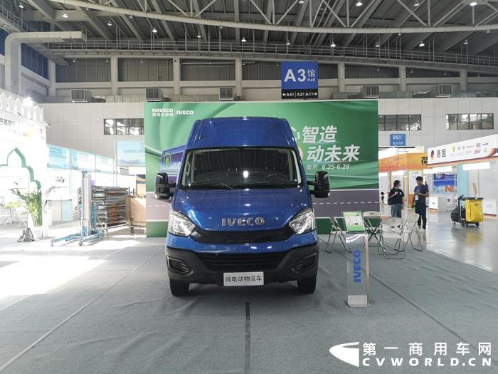 南京依維柯歐勝EV45純電動廂式物流車.jpg