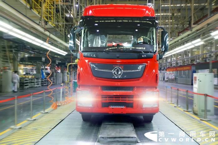 東風(fēng)商用車第90000輛車國(guó)六卡車正式下線.webp.jpg