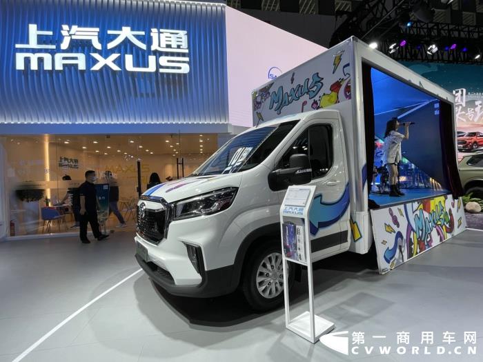 上汽大通EV90舞臺(tái)車(chē).jpg