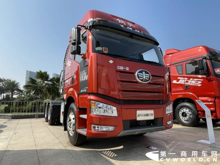 新J6P 6x4LNG質(zhì)惠版2.0+牽引車.jpg