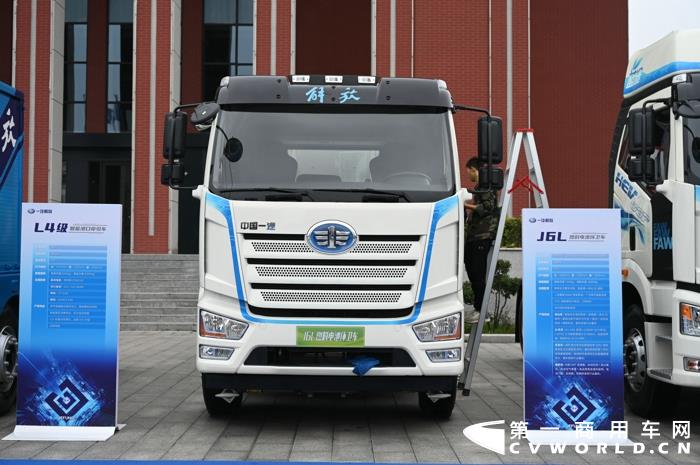 一汽解放J6L燃料電池環(huán)衛(wèi)車.jpg