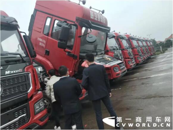 陜汽重卡明星產(chǎn)品引領(lǐng)市場(chǎng)10.jpg