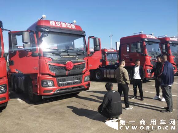 陜汽重卡明星產(chǎn)品引領(lǐng)市場(chǎng)11.jpg