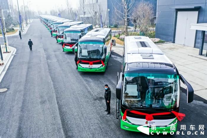 100輛宇通客車“氫”裝上陣！首批車輛奔赴北京助力冬奧3.webp.jpg