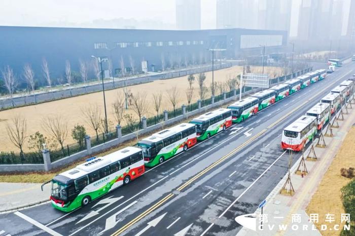 100輛宇通客車“氫”裝上陣！首批車輛奔赴北京助力冬奧4.webp.jpg