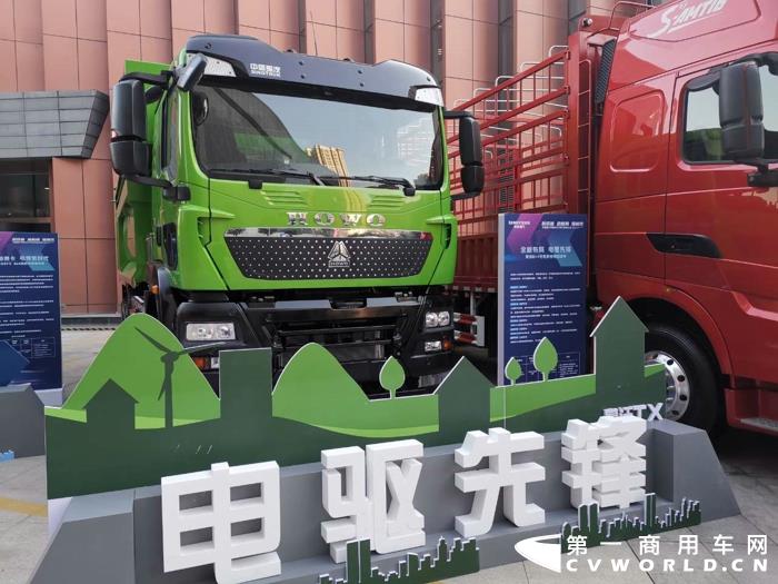 豪沃6×4電驅(qū)橋純電自卸車.jpg