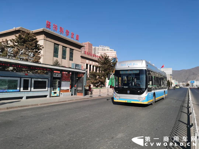 吉利星際氫燃料電池城市客車路試2.png