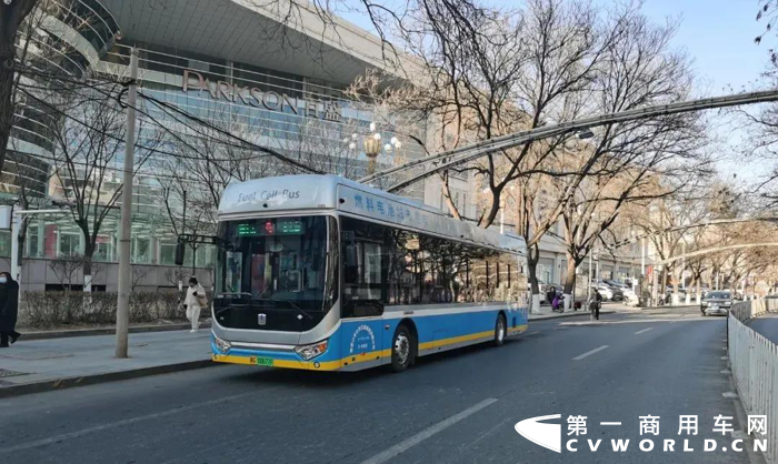 吉利星際氫燃料電池城市客車張家口路試.png