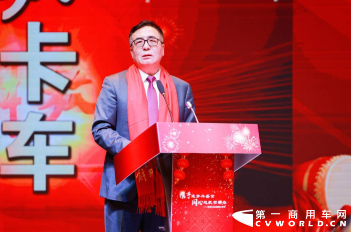“臘日常年暖尚遙，今年臘日凍全消?！鞭r(nóng)歷臘八節(jié)這天，雖然一輪冷空氣正肆虐南侵，八桂大地籠斜風(fēng)細(xì)雨罩著絲絲寒意，但也擋不住解放營銷人開年火熱的激情。