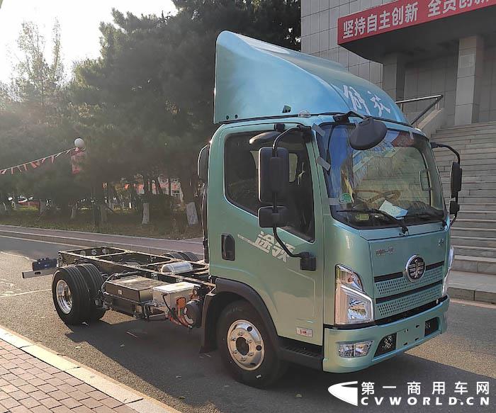 解放 CA1046P40K51L2E6PHEVA84 插電混合動力載貨汽車底盤.jpg