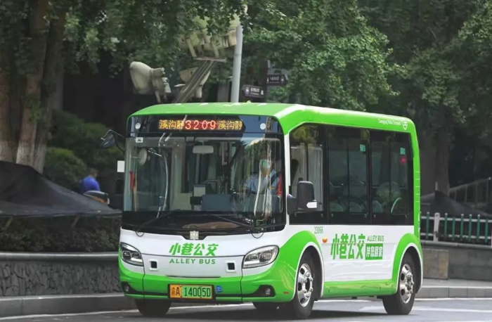 中車新能源客車擔(dān)綱重慶“綠色出行”4.jpg