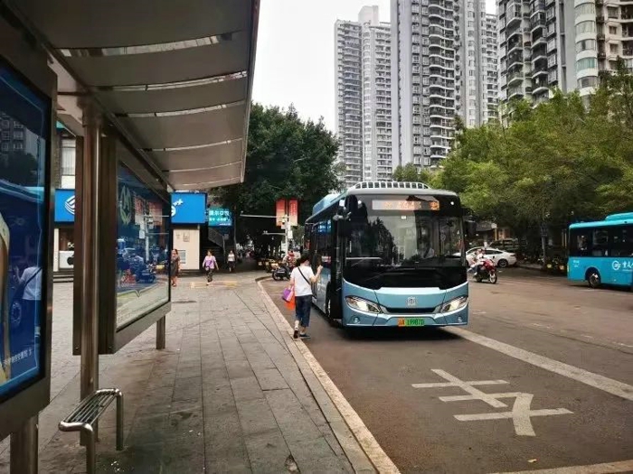 中車新能源客車擔(dān)綱重慶“綠色出行”6.jpg