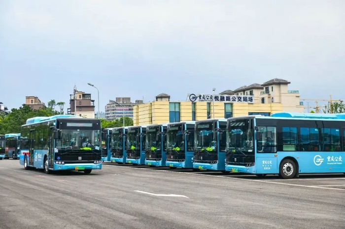 中車新能源客車擔(dān)綱重慶“綠色出行”7.jpg