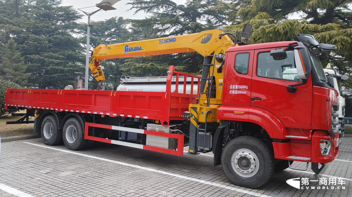 豪沃NX 270馬力6×4隨車起重機(jī)運(yùn)輸車2.png