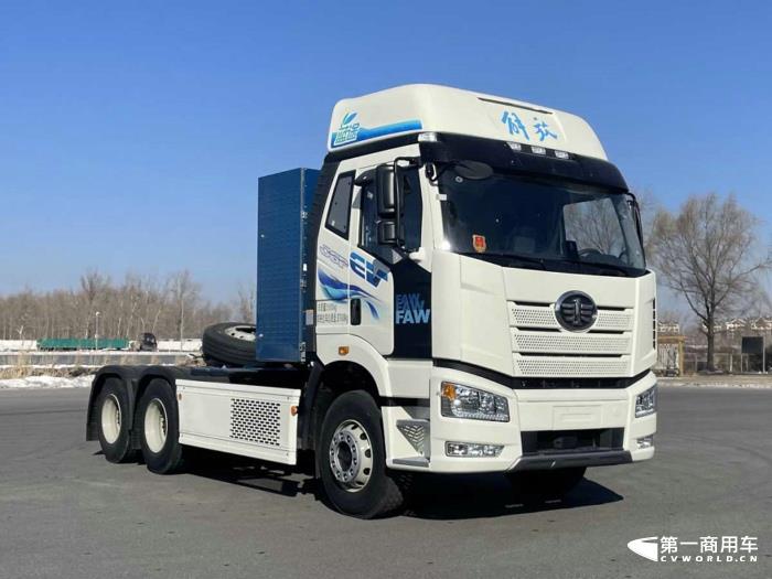 【第一商用車網(wǎng) 原創(chuàng)】在工信部第369批新車申報(bào)公示中，解放700馬力牽引車來(lái)了！