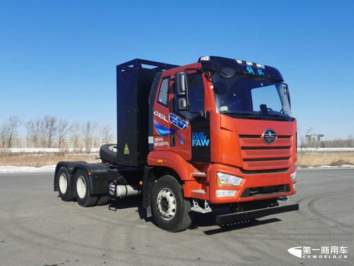 【第一商用車網(wǎng) 原創(chuàng)】在工信部第369批新車申報(bào)公示中，解放700馬力牽引車來(lái)了！
