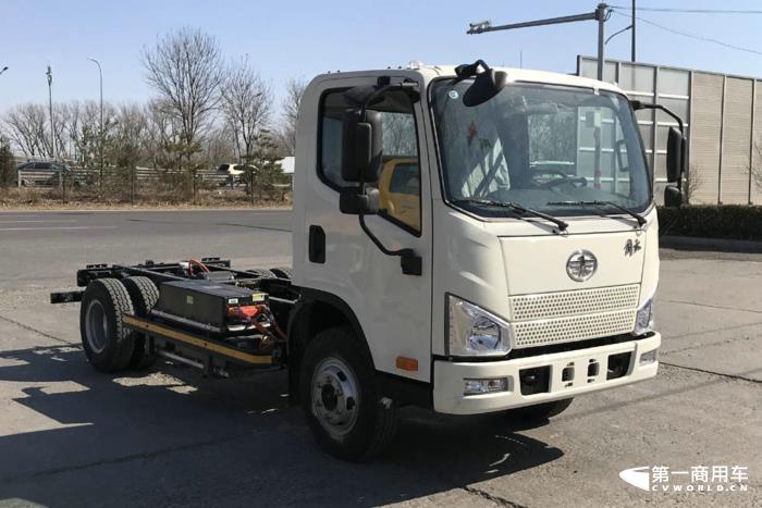 【第一商用車網(wǎng) 原創(chuàng)】在工信部第369批新車申報(bào)公示中，解放700馬力牽引車來(lái)了！