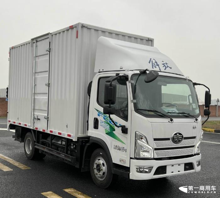 【第一商用車網(wǎng) 原創(chuàng)】在工信部第369批新車申報(bào)公示中，解放700馬力牽引車來(lái)了！