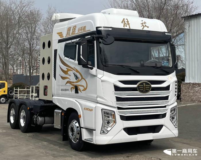 【第一商用車網(wǎng) 原創(chuàng)】在工信部第369批新車申報(bào)公示中，解放700馬力牽引車來(lái)了！