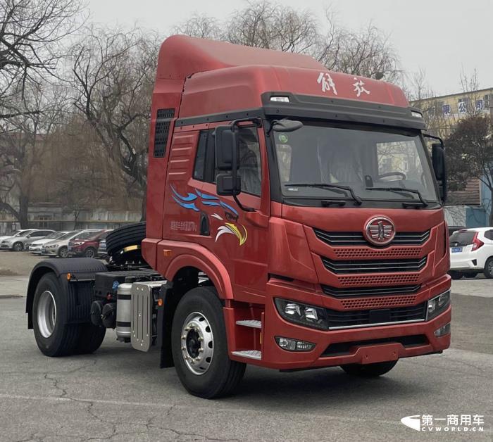 【第一商用車網(wǎng) 原創(chuàng)】在工信部第369批新車申報(bào)公示中，解放700馬力牽引車來(lái)了！