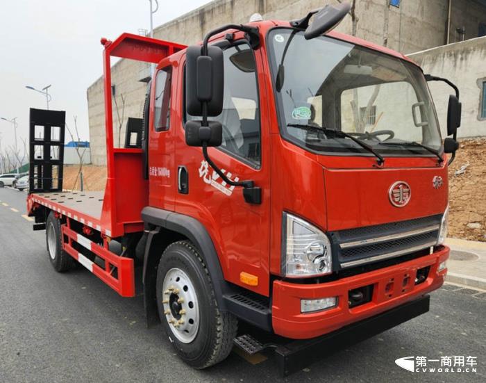 【第一商用車網(wǎng) 原創(chuàng)】在工信部第369批新車申報(bào)公示中，解放700馬力牽引車來(lái)了！