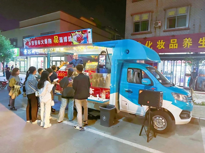 長安跨越餐車火爆購，品地道淄博燒烤2.jpg